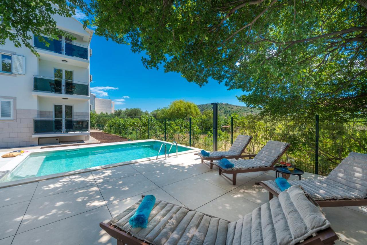 Villa Gold Residence 4 米利尼 外观 照片