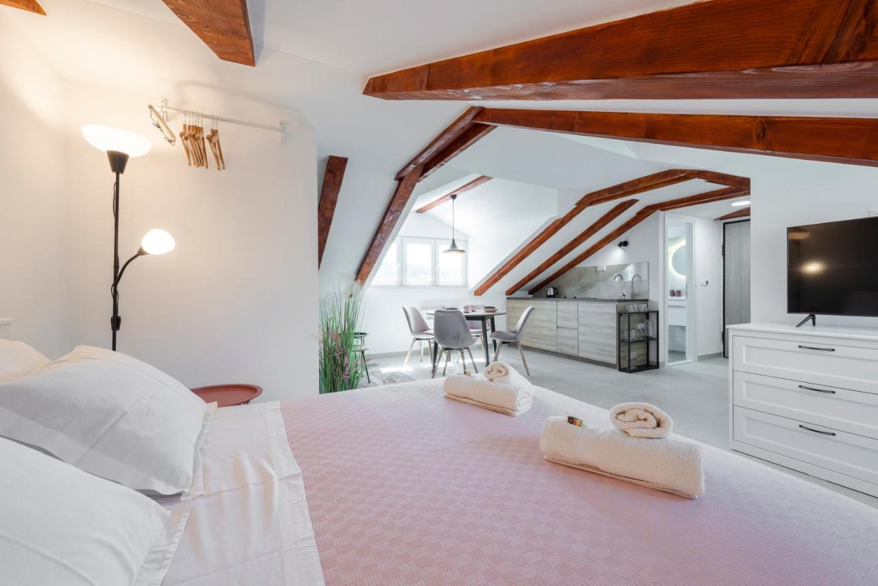 Villa Gold Residence 4 米利尼 外观 照片
