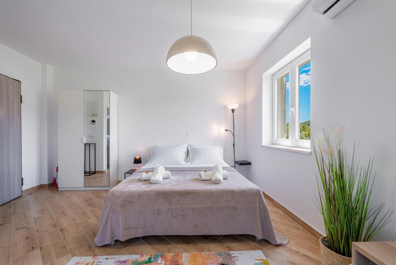 Villa Gold Residence 4 米利尼 外观 照片