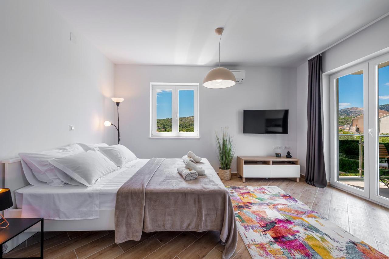 Villa Gold Residence 4 米利尼 外观 照片
